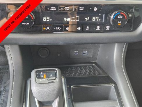 Used 2025 Nissan Pathfinder SL FWD image 26