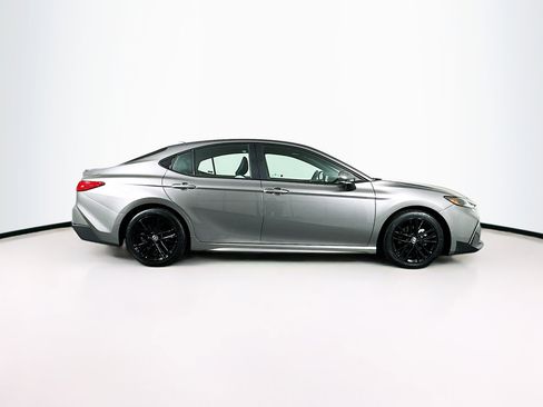 Used 2025 Toyota Camry SE image 10