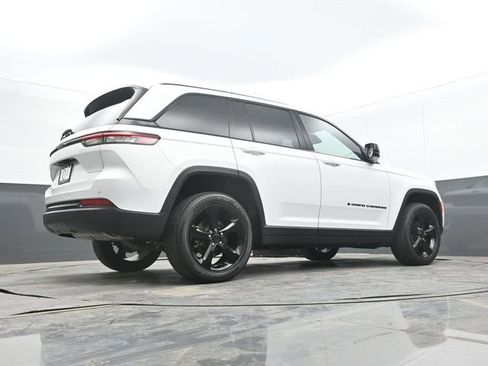 Used 2023 Jeep Grand Cherokee Altitude image 57