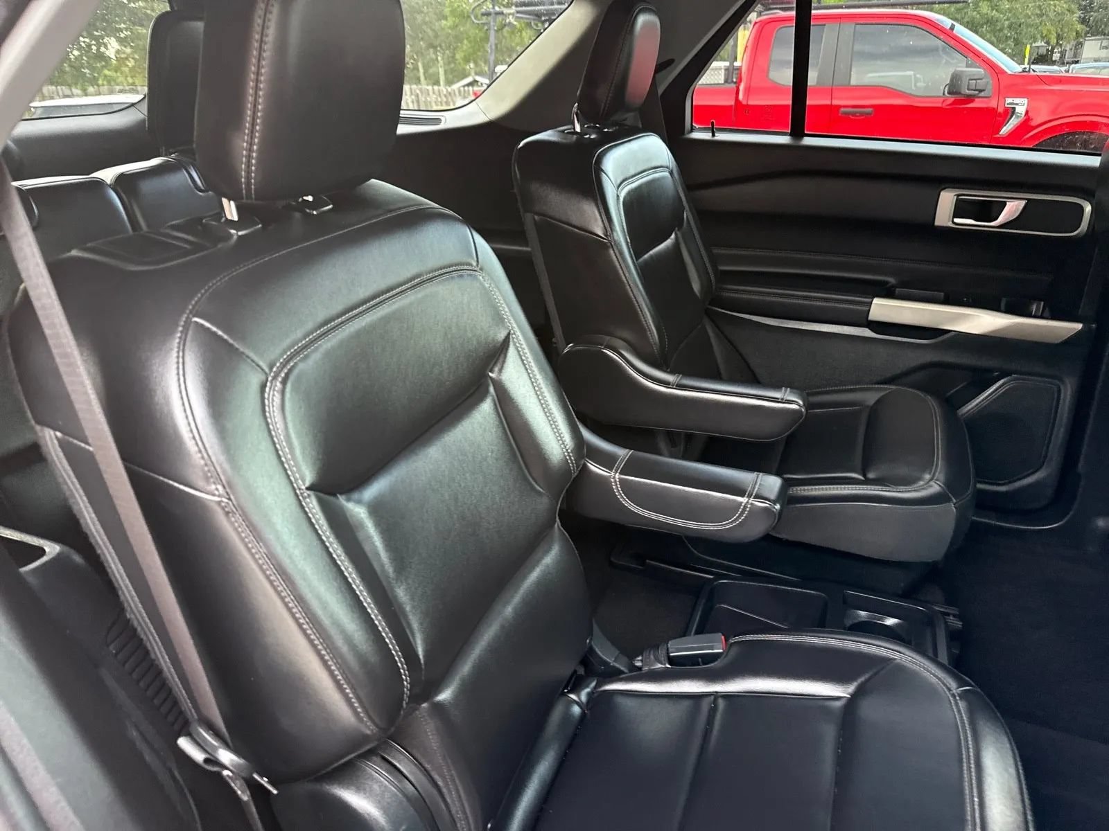 Used 2021 Ford Explorer XLT w/ Equipment Group 202A RWD image 15