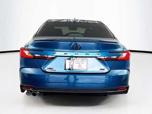 Used 2026 Toyota Camry SE w/ Convenience Package image 8