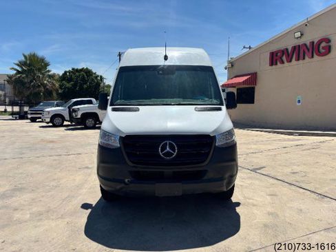 Used 2020 Mercedes-Benz Sprinter 2500 image 2