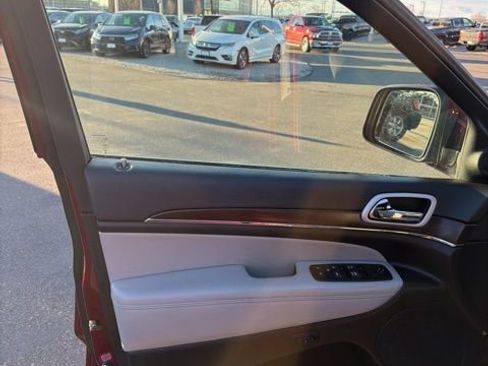 Used 2018 Jeep Grand Cherokee Limited image 8