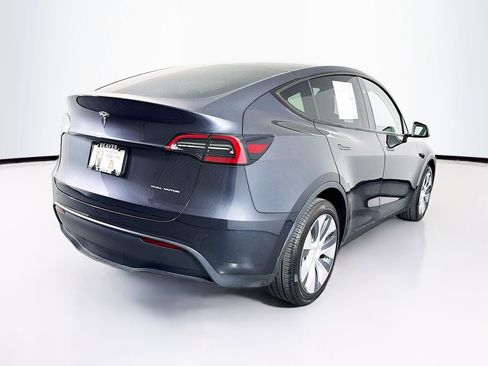 Used 2024 Tesla Model Y Long Range image 10