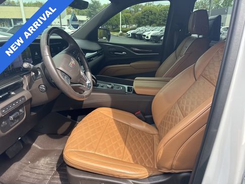 Used 2023 Cadillac Escalade Premium Luxury w/ Performance Package AWD/4WD image 6
