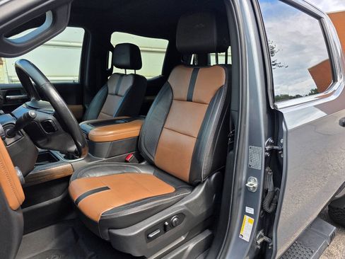 Used 2019 Chevrolet Silverado 1500 High Country w/ Technology Package AWD/4WD image 17