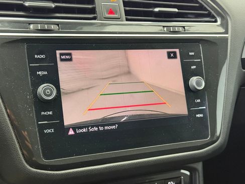 Used 2018 Volkswagen Tiguan SEL Premium image 28