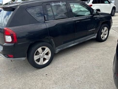 Used 2015 Jeep Compass Sport w/ Power Value Group FWD image 2