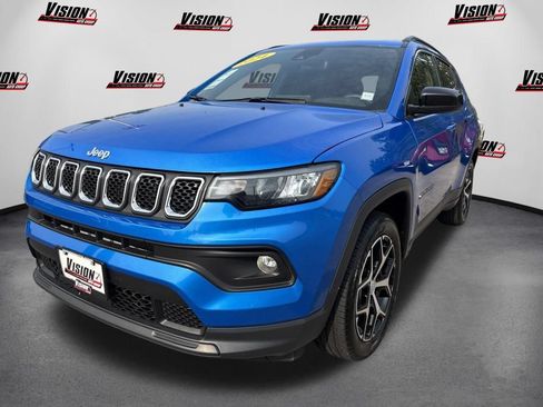 Used 2024 Jeep Compass Latitude AWD/4WD image 1