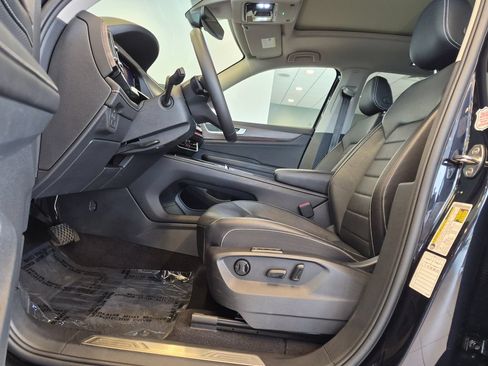 Used 2025 Volkswagen Atlas SEL AWD/4WD image 13