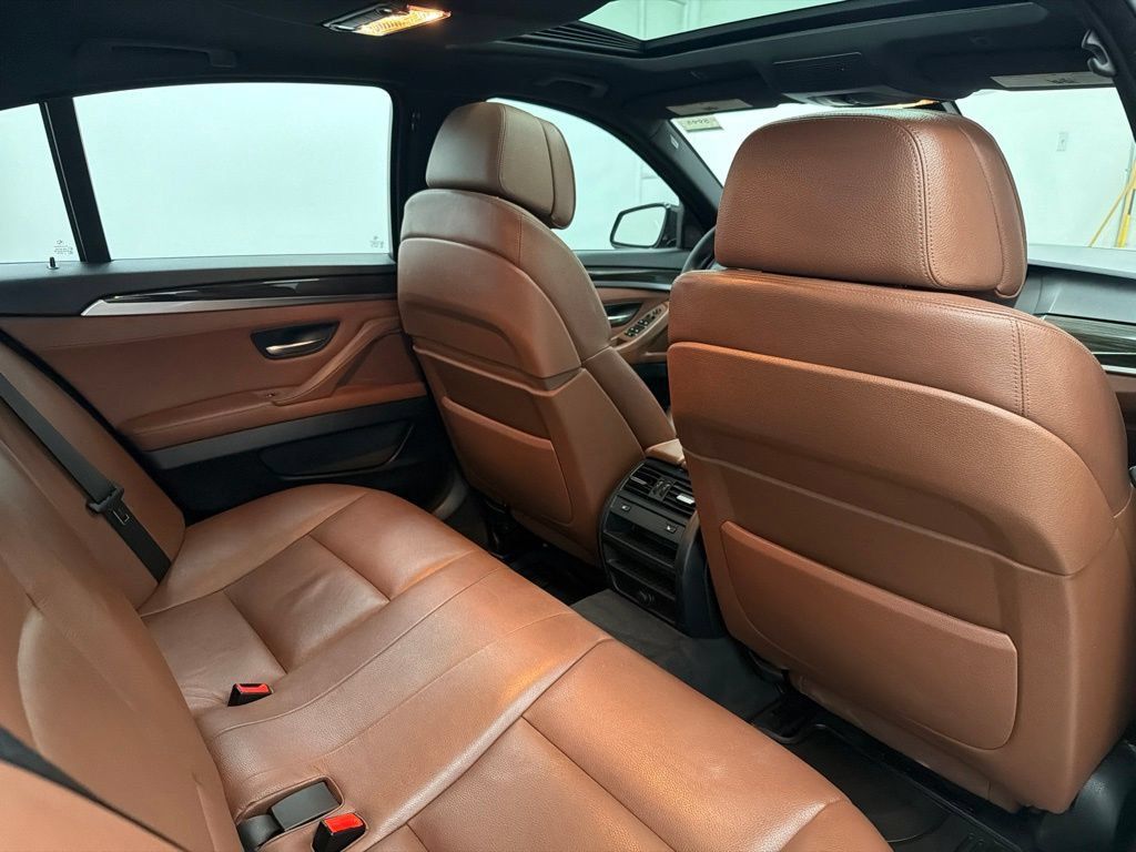 Used 2013 BMW 550i xDrive Sedan AWD/4WD image 29