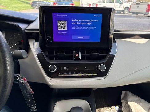 Used 2025 Toyota Corolla LE image 26