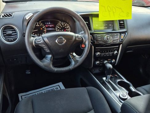 Used 2017 Nissan Pathfinder SV w/ SV Cold Weather Package AWD/4WD image 6