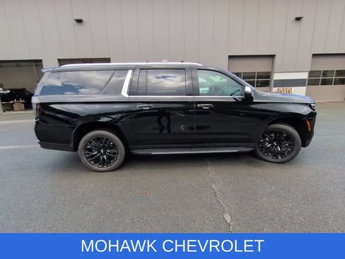 Used 2026 Chevrolet Suburban Premier AWD/4WD image 6