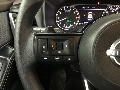Used 2023 Nissan Rogue SV FWD image 32