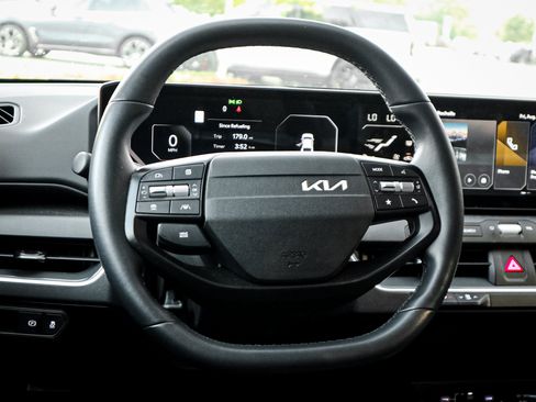 Used 2025 Kia K4 EX FWD image 6