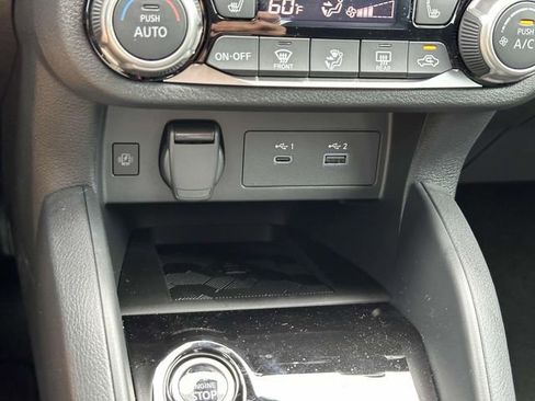 New 2025 Nissan Versa SR w/ Trunk Package FWD image 22