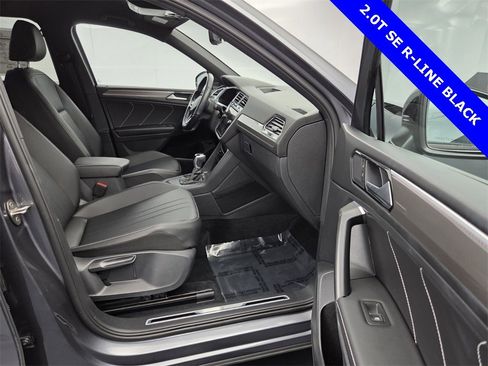 Used 2022 Volkswagen Tiguan SE R-Line image 15