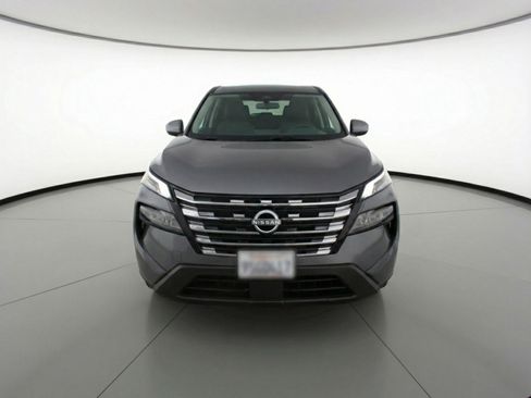 Used 2025 Nissan Rogue SV image 2