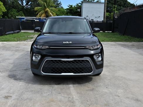 Used 2022 Kia Soul LX w/ Technology Package FWD image 2