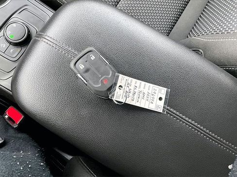 Used 2024 GMC Terrain SLE image 9