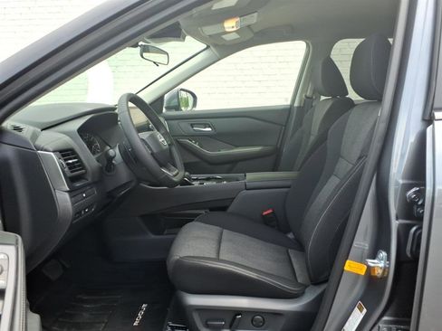 Used 2025 Nissan Rogue SV FWD image 12
