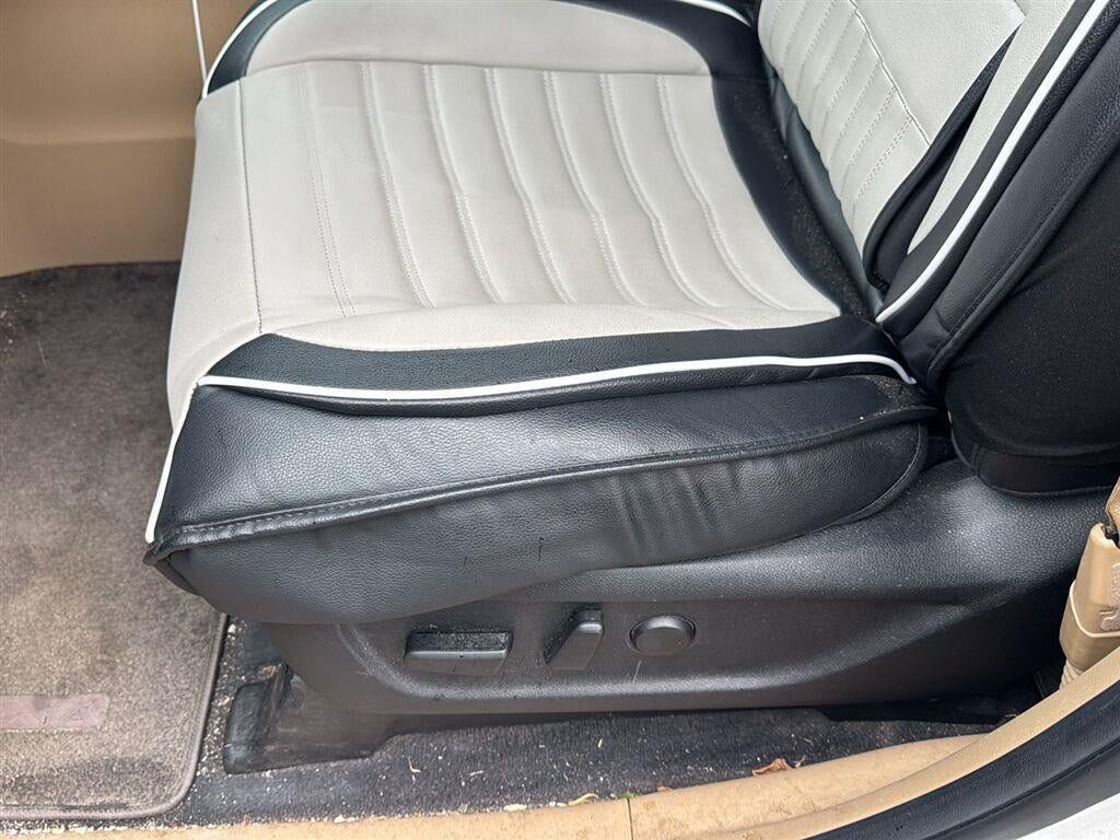 Used 2017 Kia Sedona LX w/ LX Essentials Premium Package FWD image 8