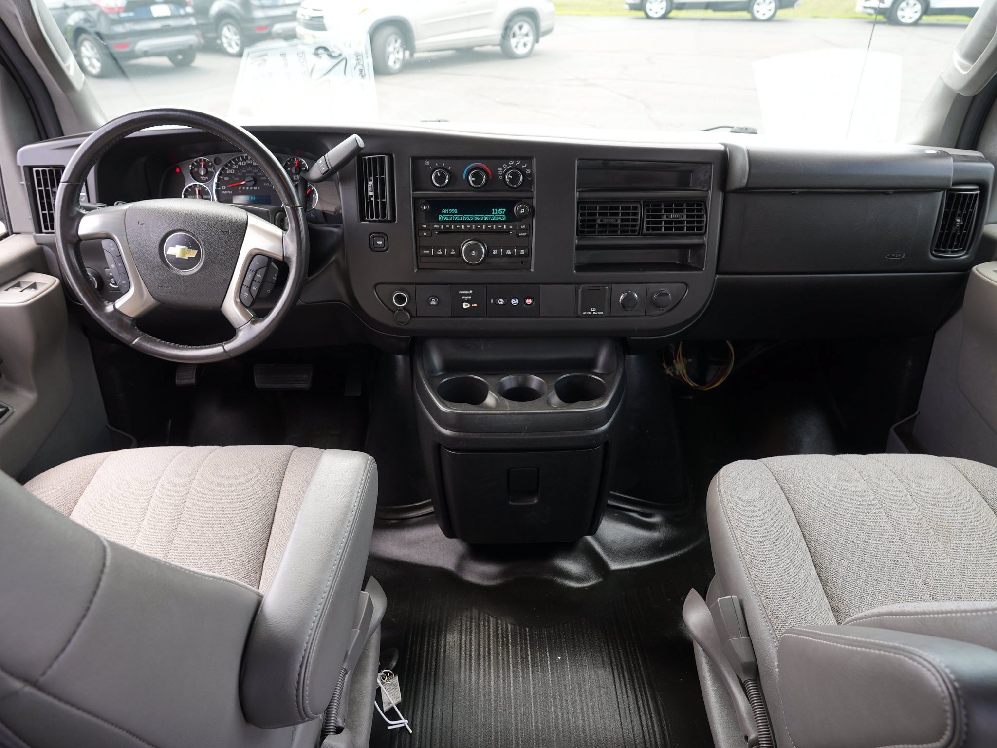 Used 2016 Chevrolet Express 3500 Extended RWD image 27