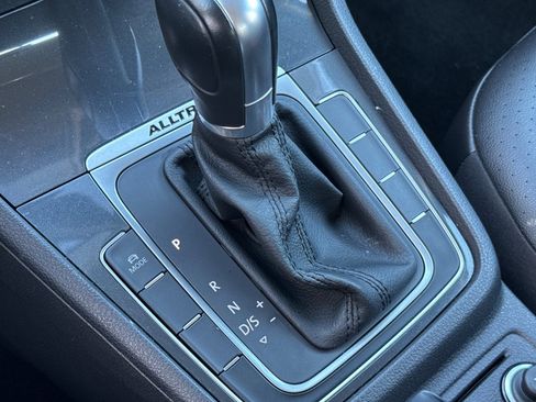 Used 2019 Volkswagen Golf Alltrack S image 21