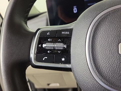 Certified 2025 Kia Carnival FWD image 22