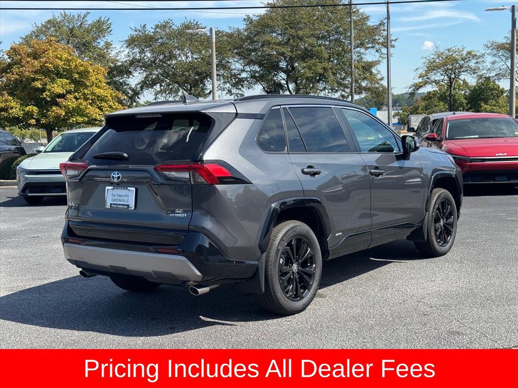 Used 2024 Toyota RAV4 SE AWD/4WD image 3