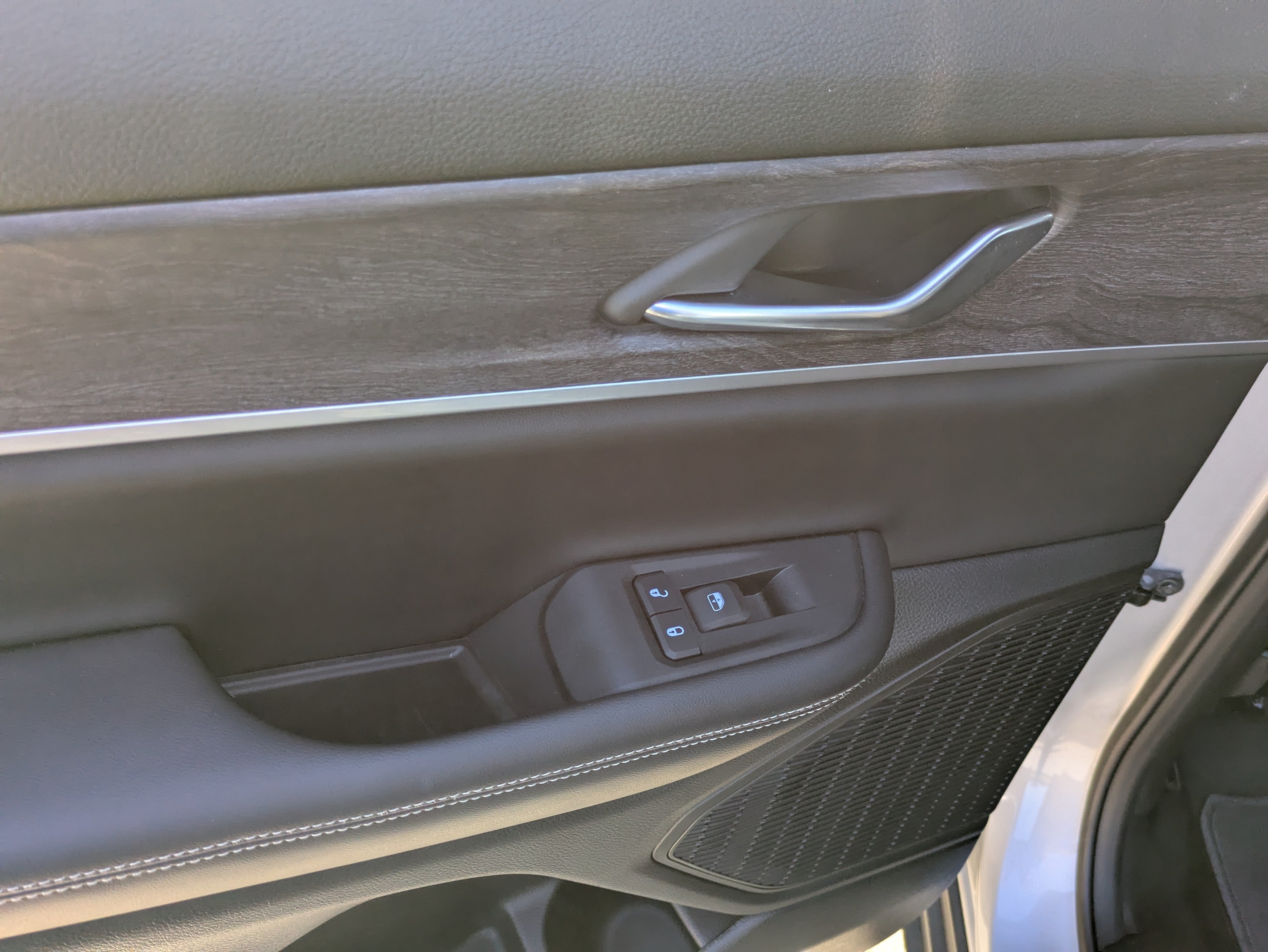 Used 2025 Jeep Grand Cherokee L Limited RWD image 8