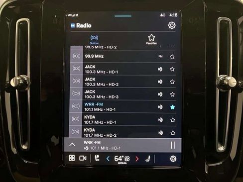 Used 2025 Volvo XC40 B5 Plus image 41