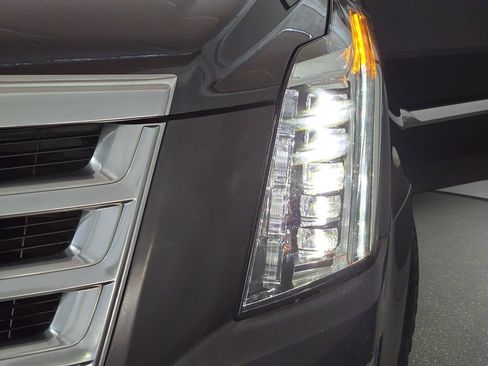 Used 2016 Cadillac Escalade Luxury AWD/4WD image 33