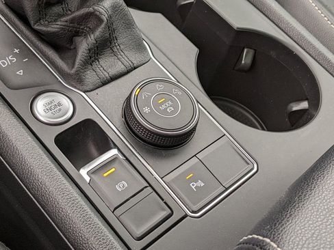 Certified 2020 Volkswagen Atlas Cross Sport SE image 20