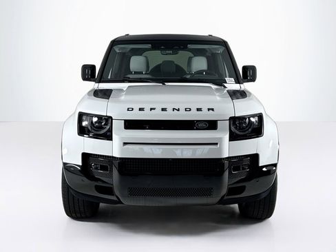 Used 2025 Land Rover Defender 110 X-Dynamic SE image 8