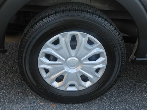 Used 2018 Ford Transit 150 XLT image 9