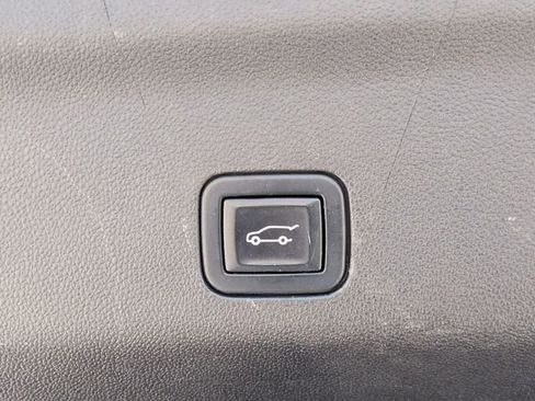 Used 2022 Chevrolet Tahoe Z71 w/ Luxury Package AWD/4WD image 34