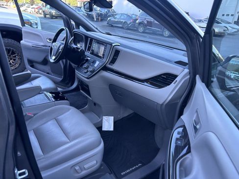Used 2019 Toyota Sienna XLE w/ XLE Navigation Package AWD/4WD image 13