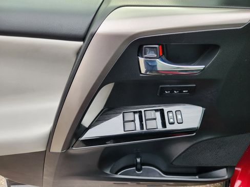 Used 2018 Toyota RAV4 Limited w/ All Weather Liner Package image 18