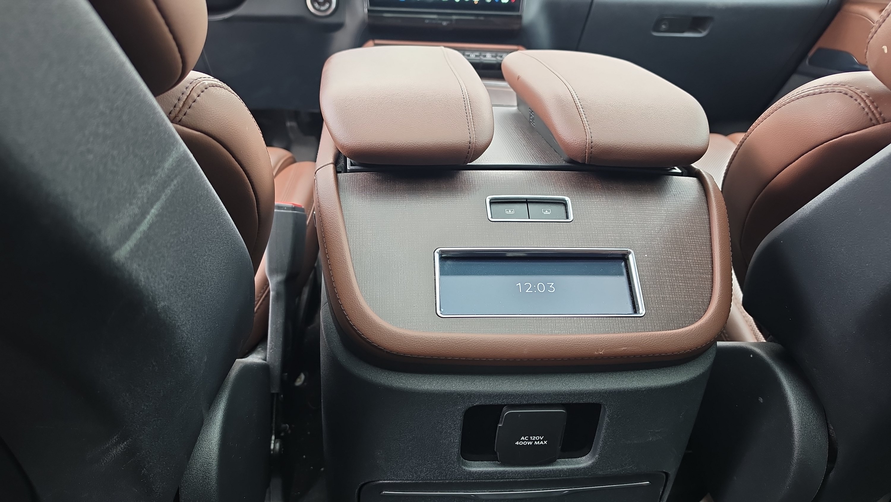 Used 2025 Lincoln Navigator Reserve AWD/4WD image 23