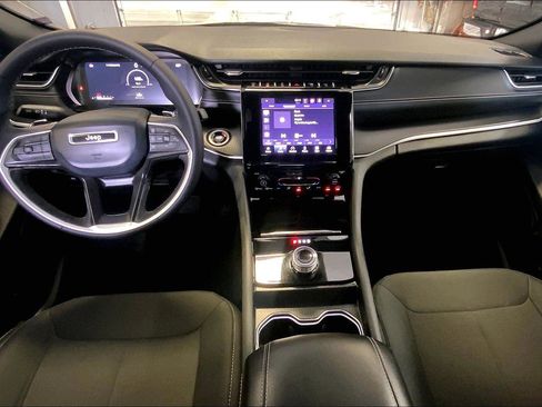 Certified 2025 Jeep Grand Cherokee Laredo X w/ Trailer Tow Package image 15