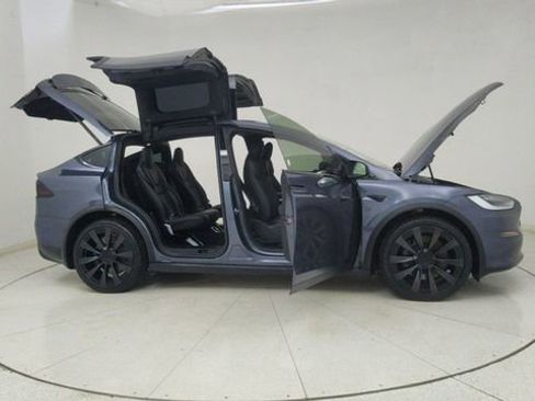 Used 2022 Tesla Model X image 74
