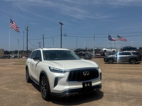 Used 2023 INFINITI QX60 Sensory w/ Vision Package AWD/4WD image 2