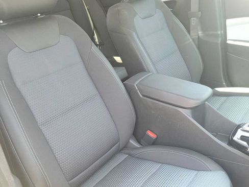 Used 2025 Chevrolet Trax LT FWD image 18