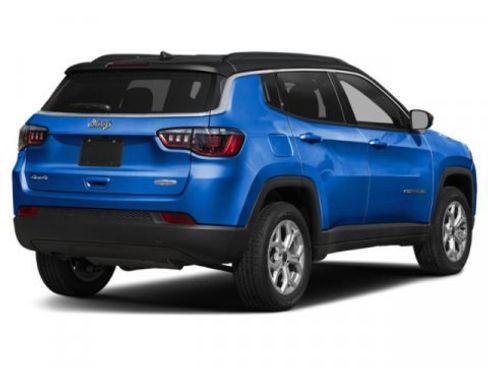 Used 2025 Jeep Compass Latitude w/ Altitude Special Edition image 2