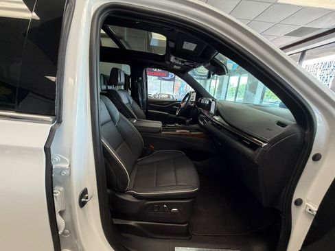 Used 2023 Cadillac Escalade Premium Luxury AWD/4WD image 35