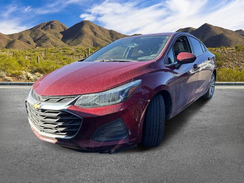 Used 2019 Chevrolet Cruze LT w/ Convenience Package image 2