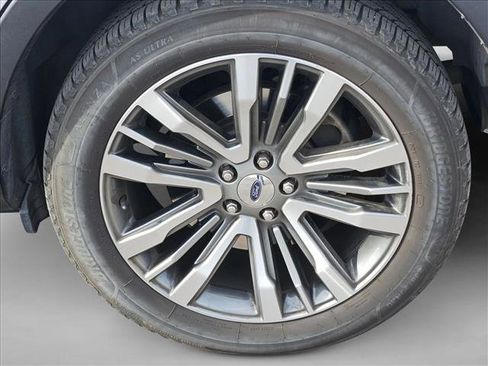 Used 2018 Ford Explorer Platinum image 14