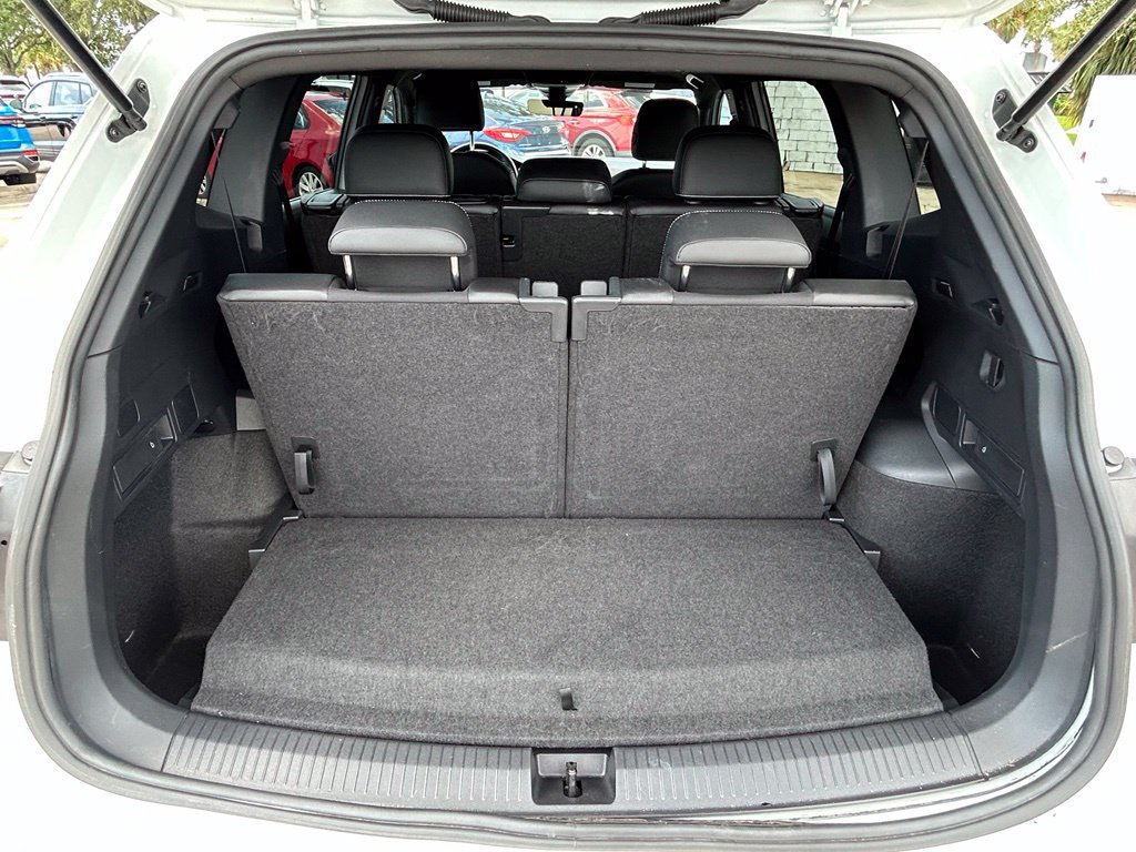 Certified 2023 Volkswagen Tiguan SE R-Line FWD image 48